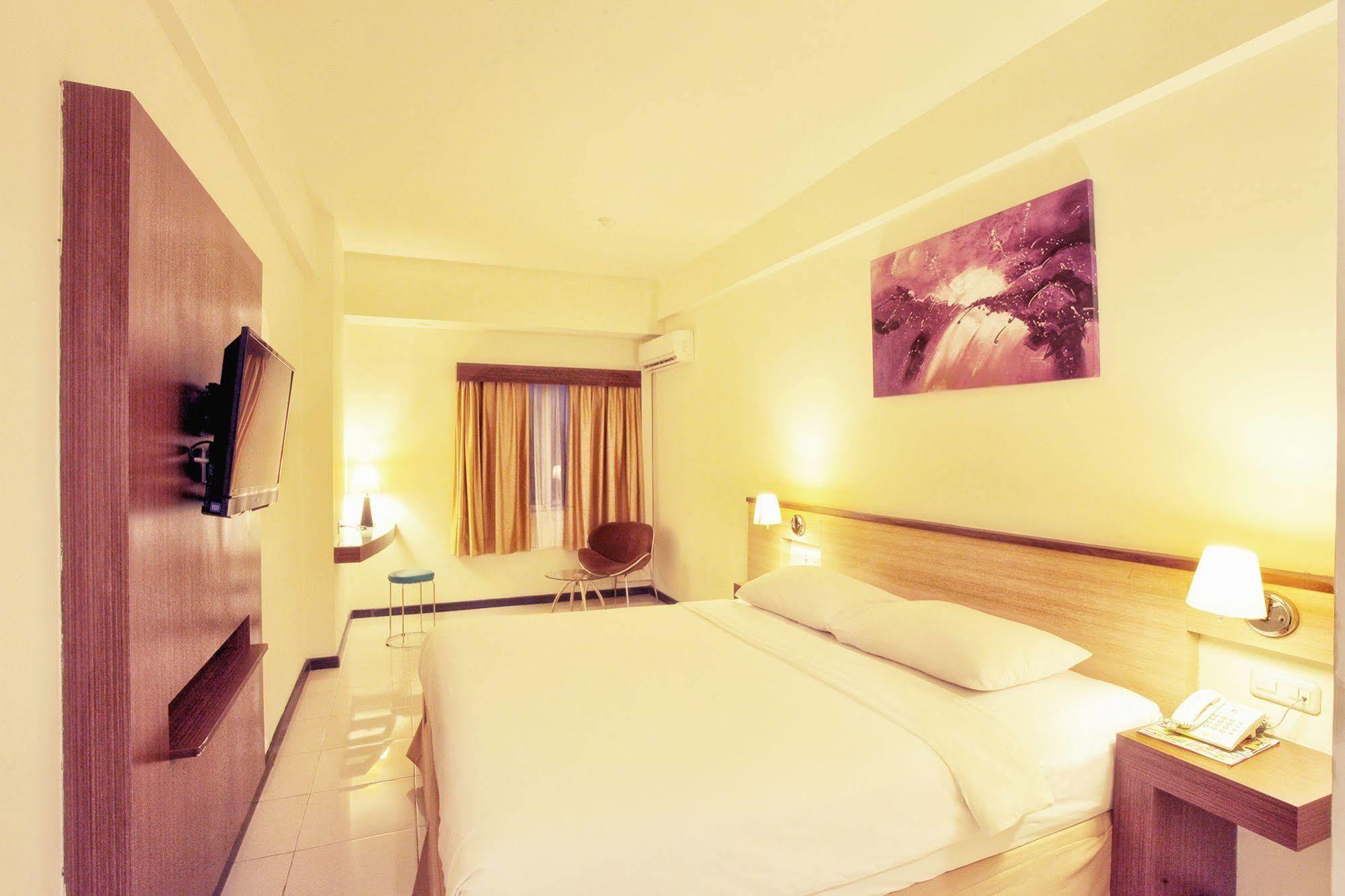 Everyday Smart Hotel - Malang Exterior foto